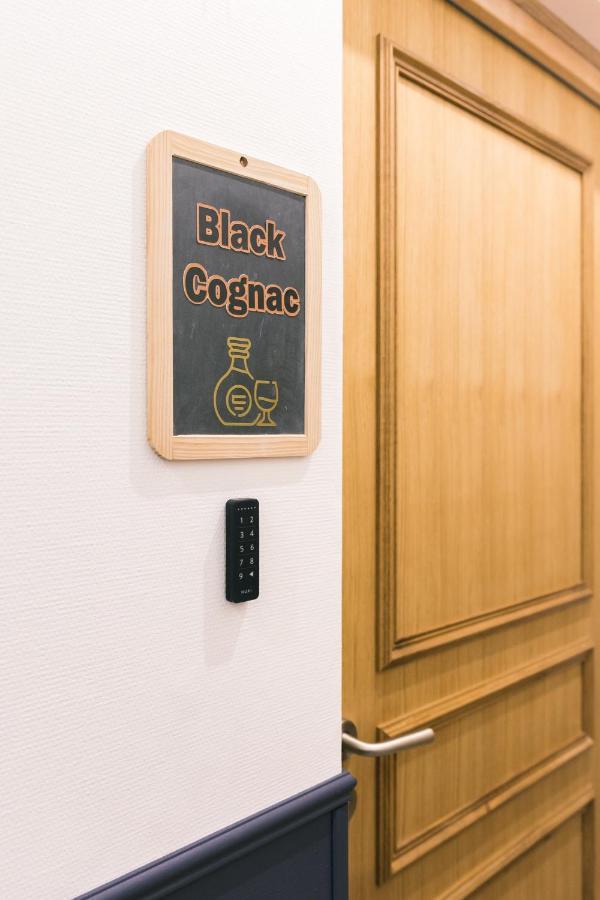 Black Cognac Joigny Exterior foto